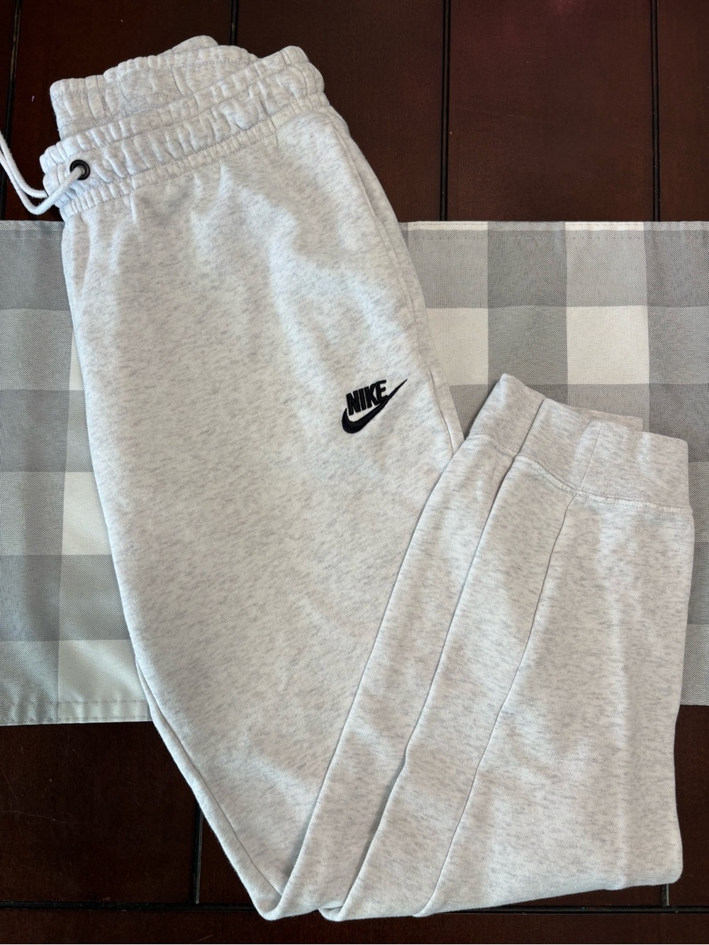 Nike Essential Sportswear Fleece Joggers size Small Athleisure